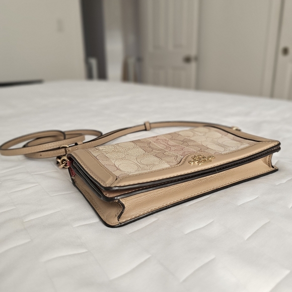 COACH ANNA FOLDOVER CLUTCH CROSSBODY IN SIGNATURE JACQUARD W/ STRIPES PINK TAFFY - Picture 3 of 13